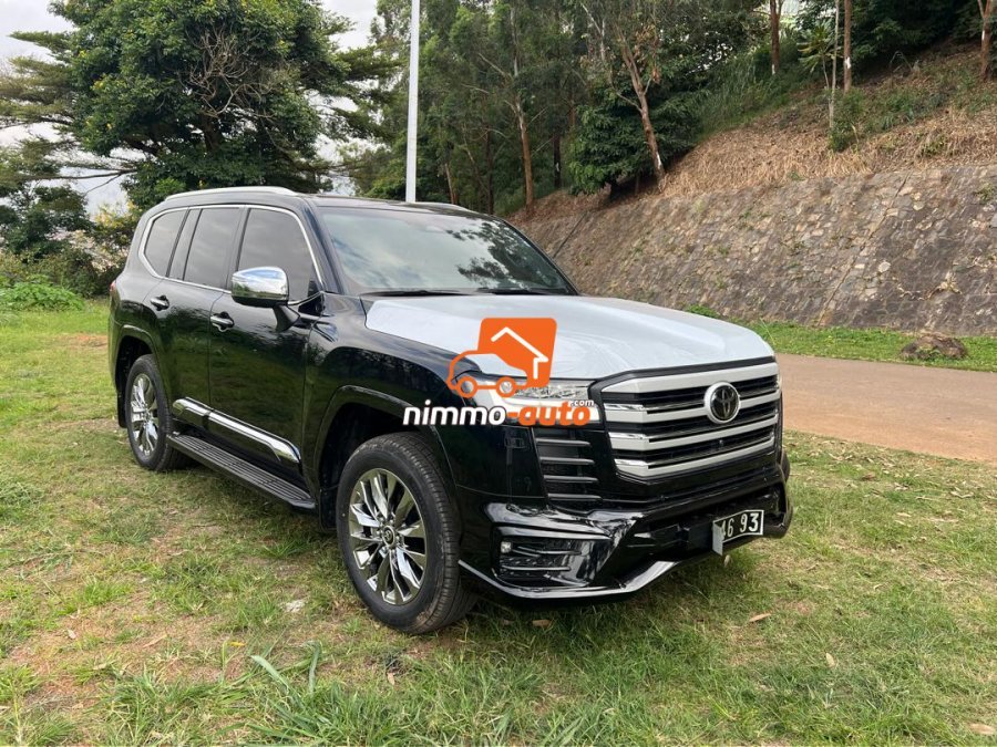 Toyota Landcruiser  à votre disposition au prix de 200000/jour