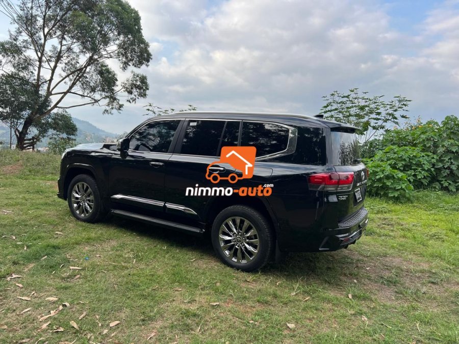 Toyota Landcruiser  à votre disposition au prix de 200000/jour