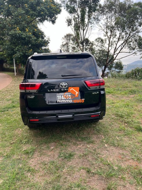 Toyota Landcruiser  à votre disposition au prix de 200000/jour