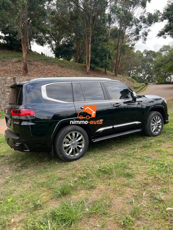 Toyota Landcruiser  à votre disposition au prix de 200000/jour