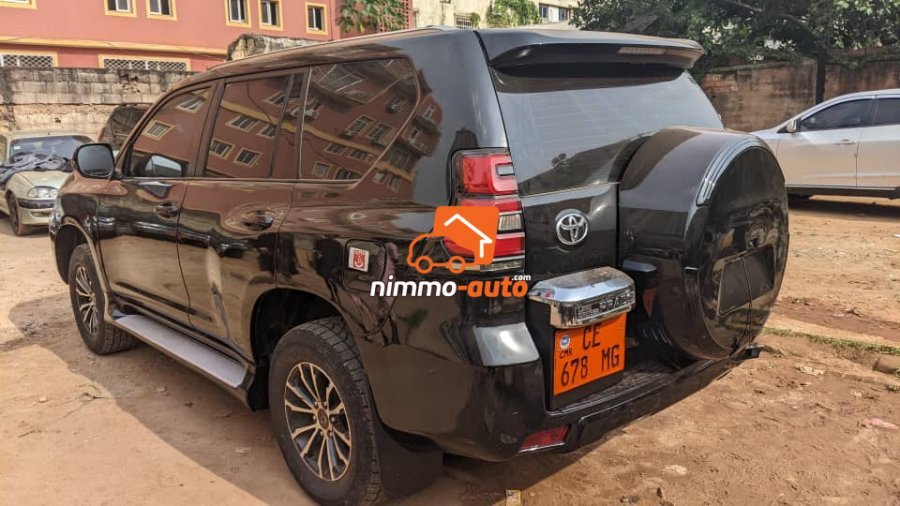 Magnifique Toyota prado à louer avec chauffeur dans la ville et en dehors de la ville de Yaoundé