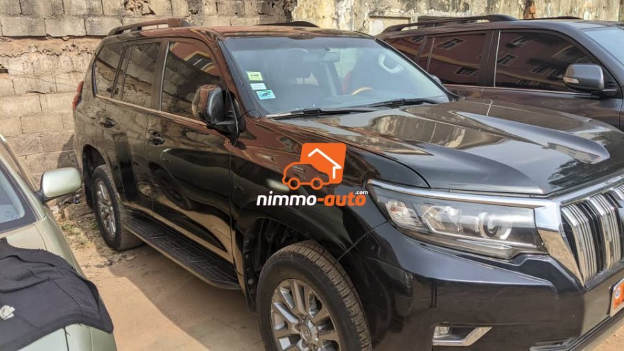 magnifique Toyota Prado de couleur noir a louer dans la ville de Yaoundé au prix incroyable