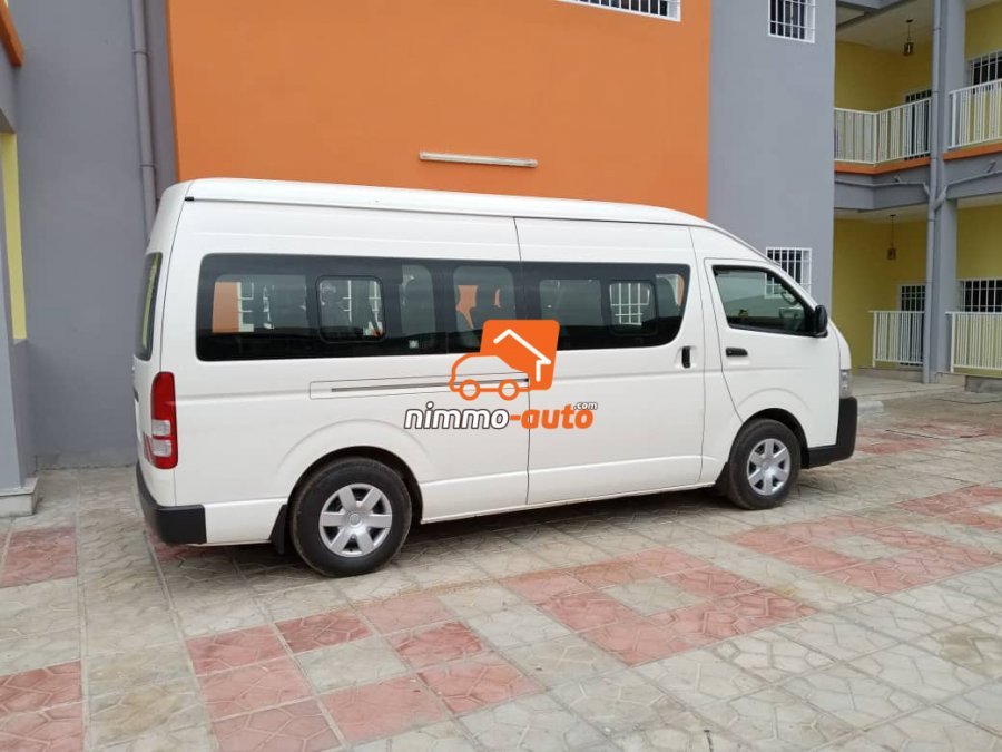 Minibus Toyota Hiace à louer