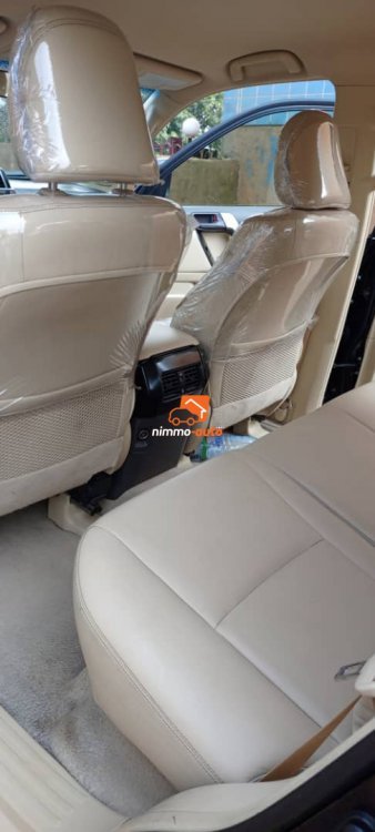 Toyota prado full options intérieur cuir blanc à louer