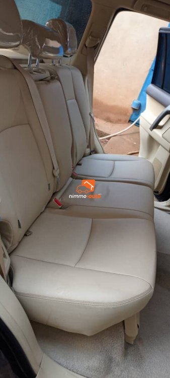 Toyota prado full options intérieur cuir blanc à louer