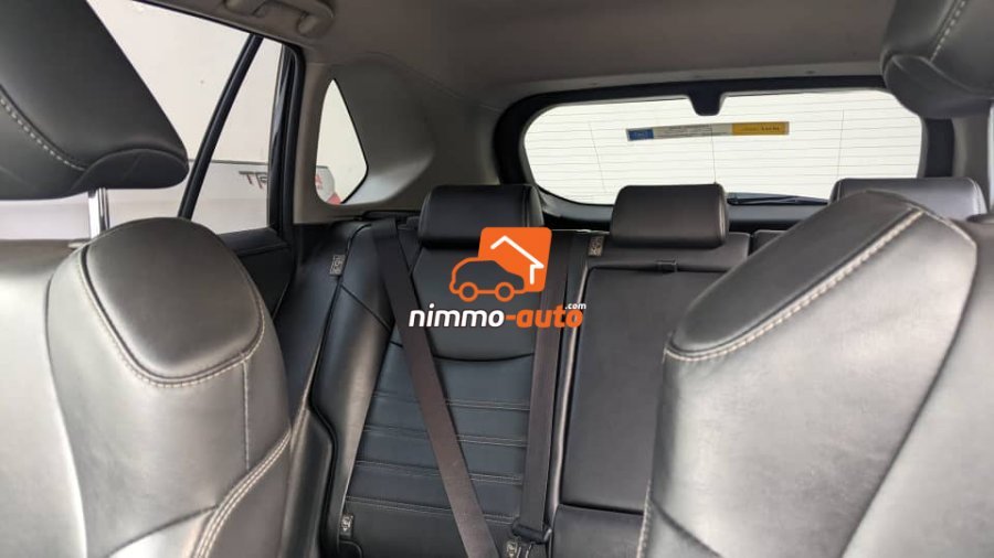 Véhicule de luxe, une Rav4 a votre disposition pour vos déplacements et votre tourisme