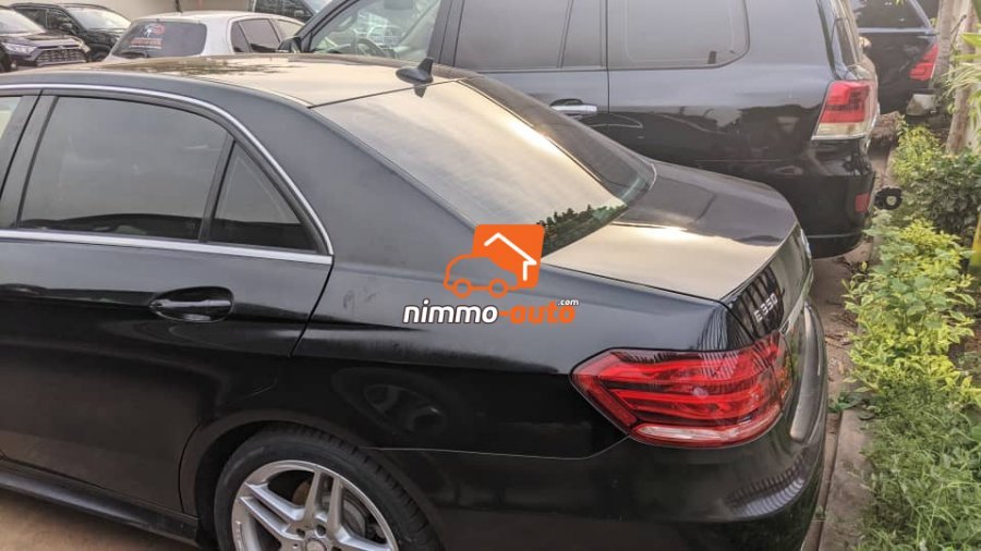 Magnifique Mercedes Classe C nouveau modèle à louer à Yaoundé et hors ville pour vos cérémonies et rendez-vous