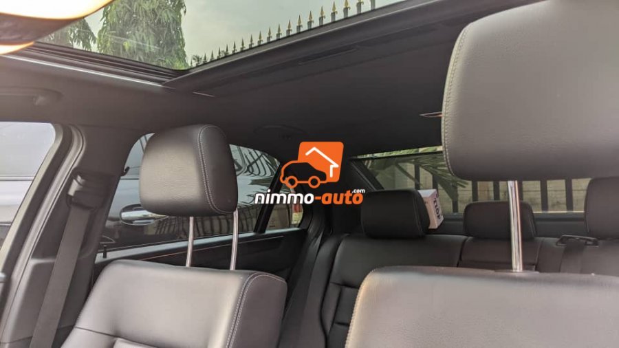 Magnifique Mercedes Classe C nouveau modèle à louer à Yaoundé et hors ville pour vos cérémonies et rendez-vous