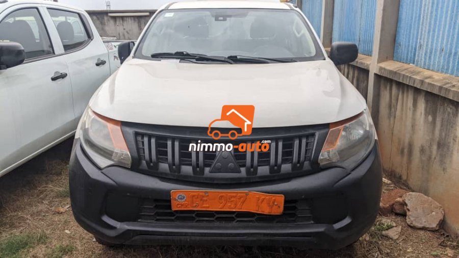 Véhicule à louer à Yaoundé et en dehors de marque Mitsubishu sortie cami et quasi neuf