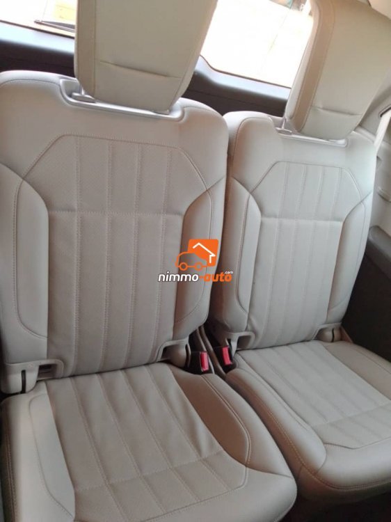 Magnifique porsche de luxe intérieur cuir à louer pour vos cérémonies