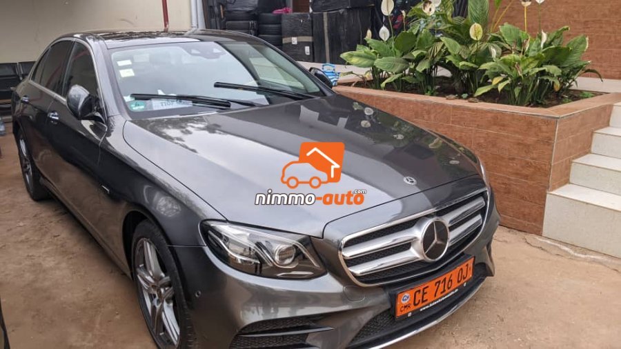 magnifique voiture de luxe a Yaoundé a votre disposition pour vos séjours et vos tourismes dans la ville et hors ville