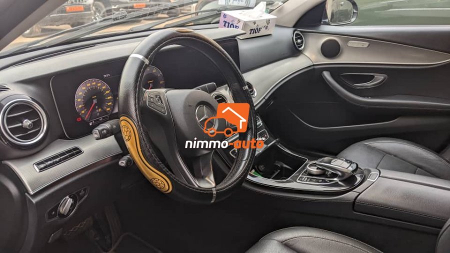 magnifique voiture de luxe a Yaoundé a votre disposition pour vos séjours et vos tourismes dans la ville et hors ville