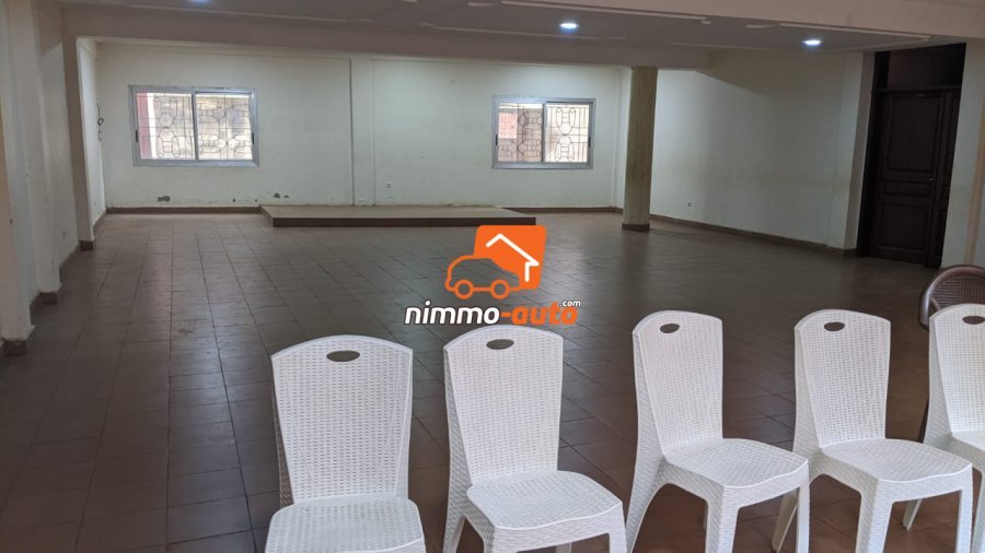 GRANDE ET BELLE SALLE DE FETES  A LOUER A TSINGA