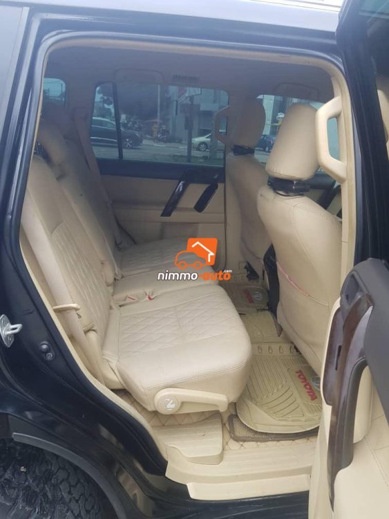 LOCATION LAND CRUISER