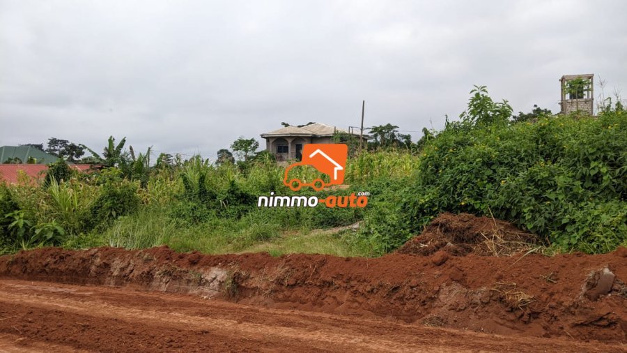 Terrain a vendre a nyom plus précisement vers le petit marcher