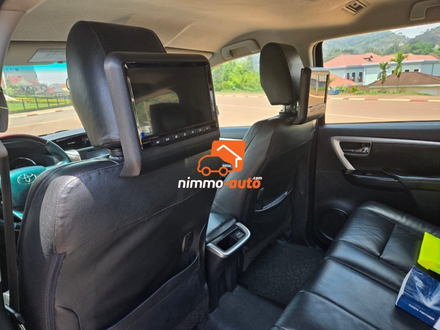 MAGNIFIQUE TOYOTA FORTUNER A LOUER A YAOUNDE