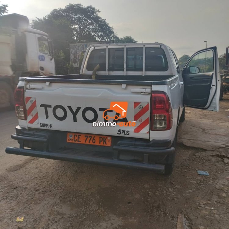 MAGNIFIQUE TOYOTA HILUX A LOUER DANS LA VILLE DE YAOUNDE ET EN DEHORS