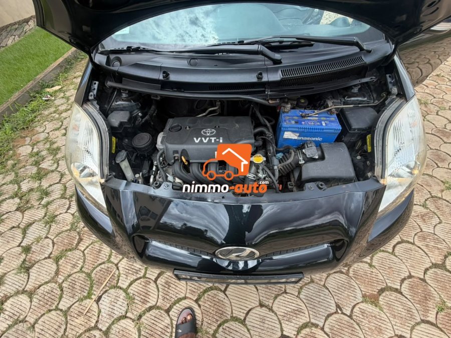 TOYOTA VITZ 2010