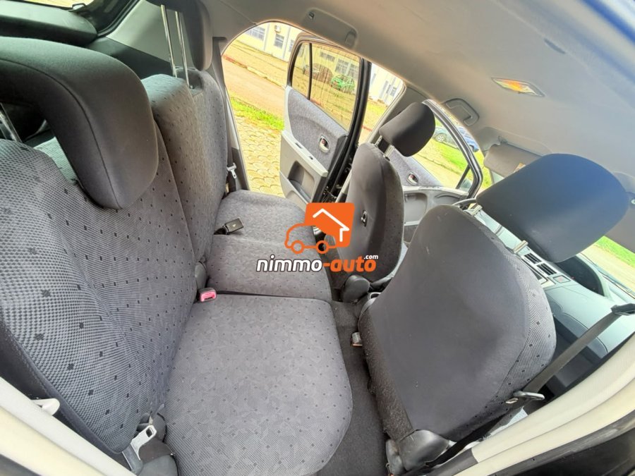 TOYOTA VITZ 2010