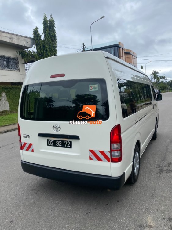 MAGNIFIQUE HIACE DE 15 PLACES A LOUER A DOUALA