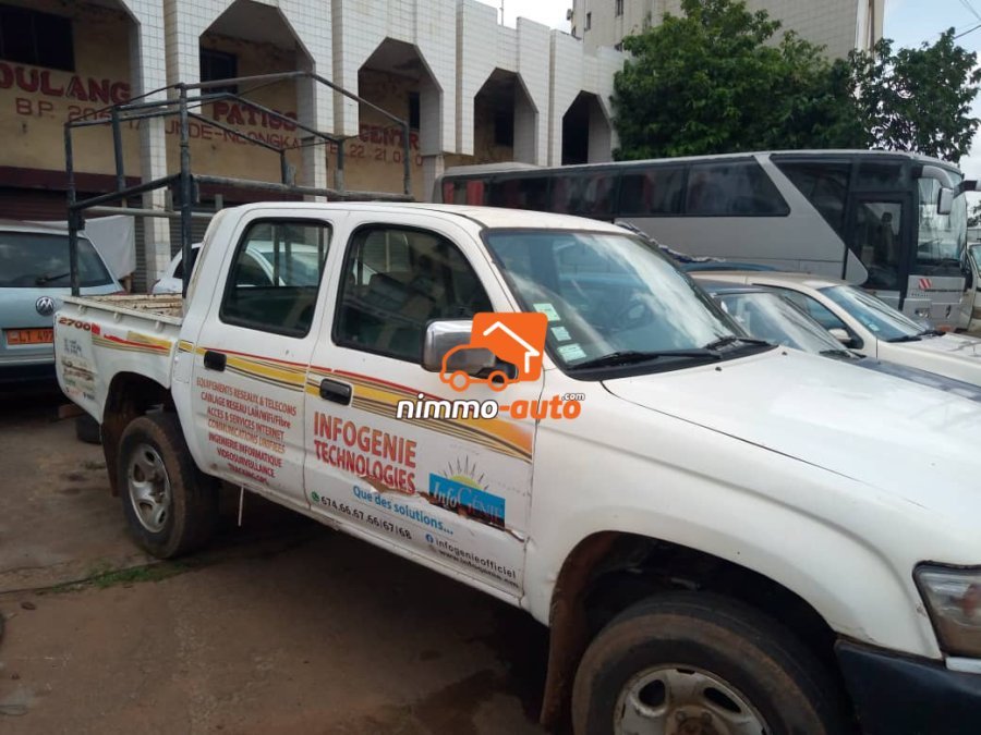 MAGNIFIQUE PICKUP 2000 A LOUER A YAOUNDE