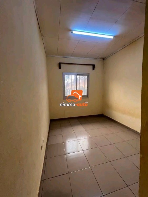 Appartement moderne individuel à l'étage à louer à obobogo