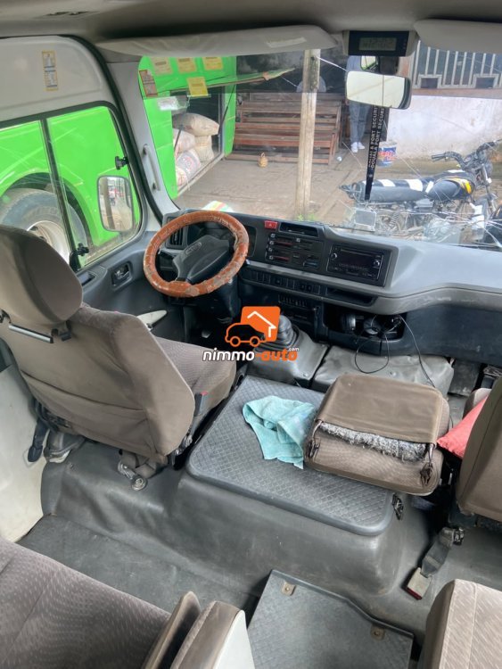COASTER TOYOTA A LOUER DANS LA VILLE DE DOUALA
