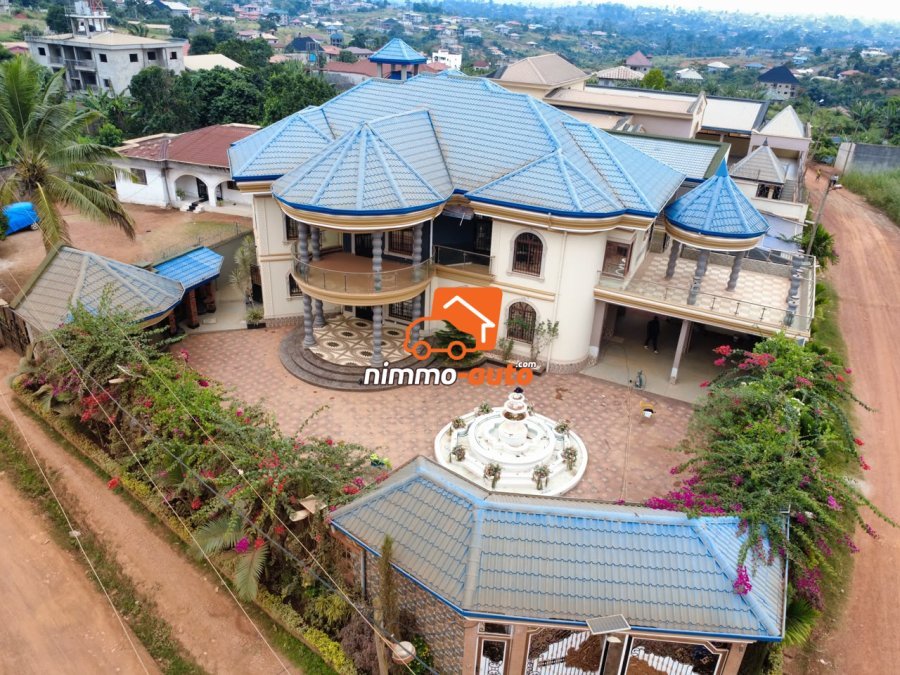 TRES GRAND ET BEAU ET MAGNIFIQUE DUPLEX  A VENDRE A ODZA TOUTOULI