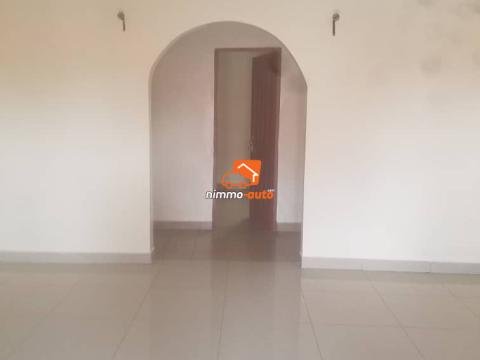 Appartement à louer à Odza