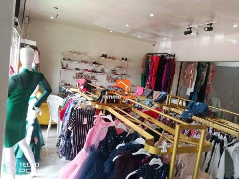 Fond de commerce shooping et salon de beauté à Nsimeyong