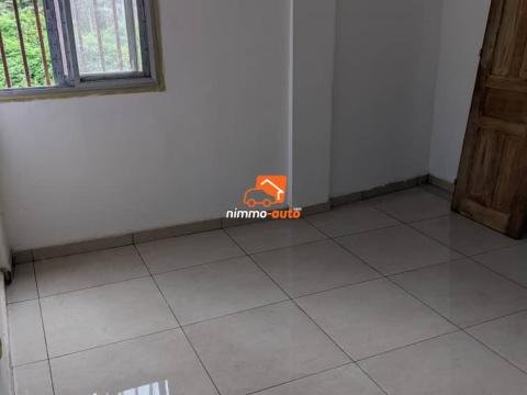 magnifique studio à louer à bastos