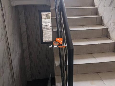 appartement haut standing à louer à Bp cité a l'étage