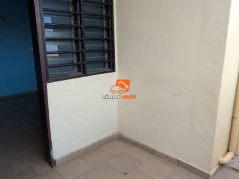 vaste studio à louer à obobogo