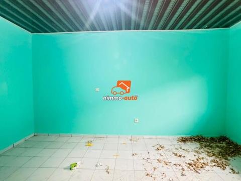 studio moderne nouvellement construit à obobogo