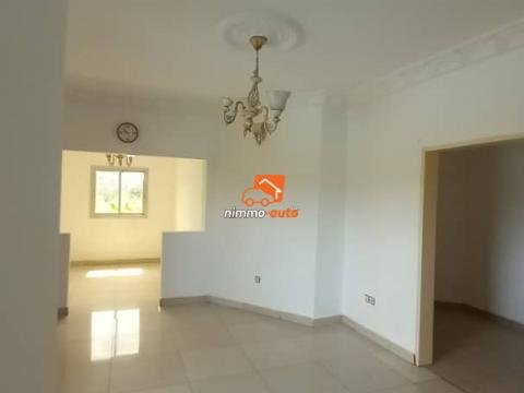 Appartement Blanche Neige, Ultra Beau à louer à Odza dans un Immeuble