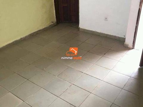 Studio moderne a louer à Odza