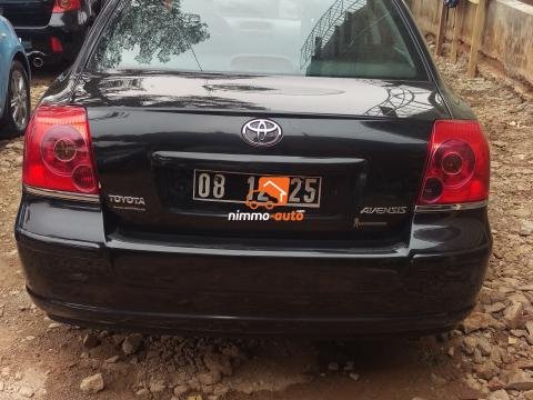 Toyota avensis tête de cochon (PD)