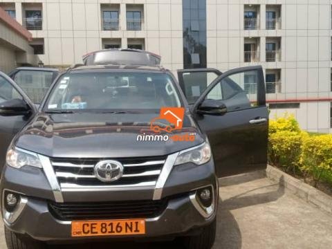 Toyota Fortuner 5places à louer