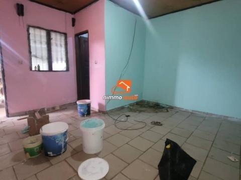 Studio moderne à Nsimeyong terre rouge