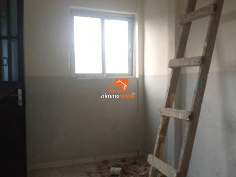 Studio moderne sans cuisine à louer à Ndogsimbi