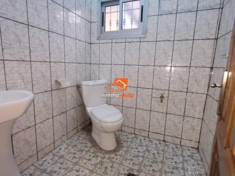 Studio moderne nouvellement construit à Nsimeyong chapelle