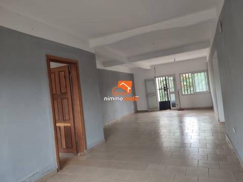 Spacieux appartement moderne à louer à Ekoumdoum