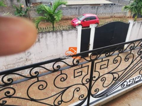 Spacieux appartement à louer à Odza