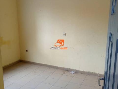 Studio moderne à louer à Makepe Rhône Poulens