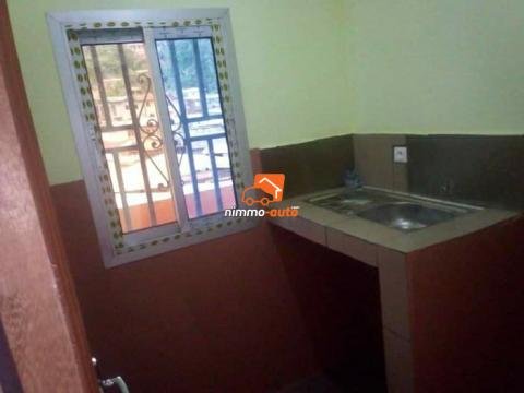 Studio à louer à supérette biyem assi