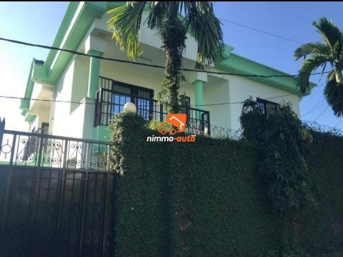 Duplex à louer a Bonapriso