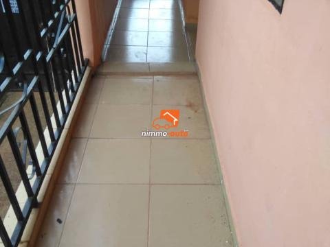 Appartement à louer à Biyemassi maison blanche