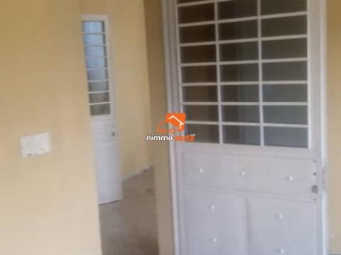 Immeuble constitué de  plusieurs studios nouvellement construit à Nkolnda à louer