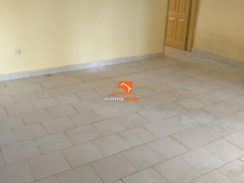 Vaste studio à louer à Simbock