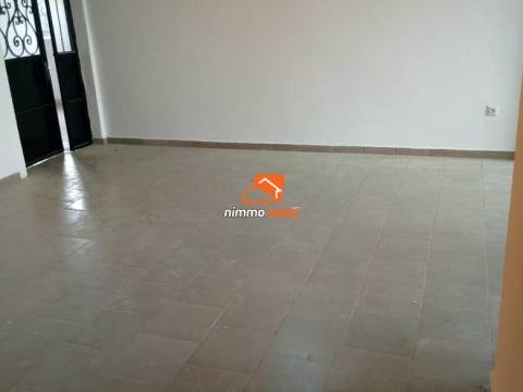 Appartement moderne à louer à Efoulan carrefour Olympique